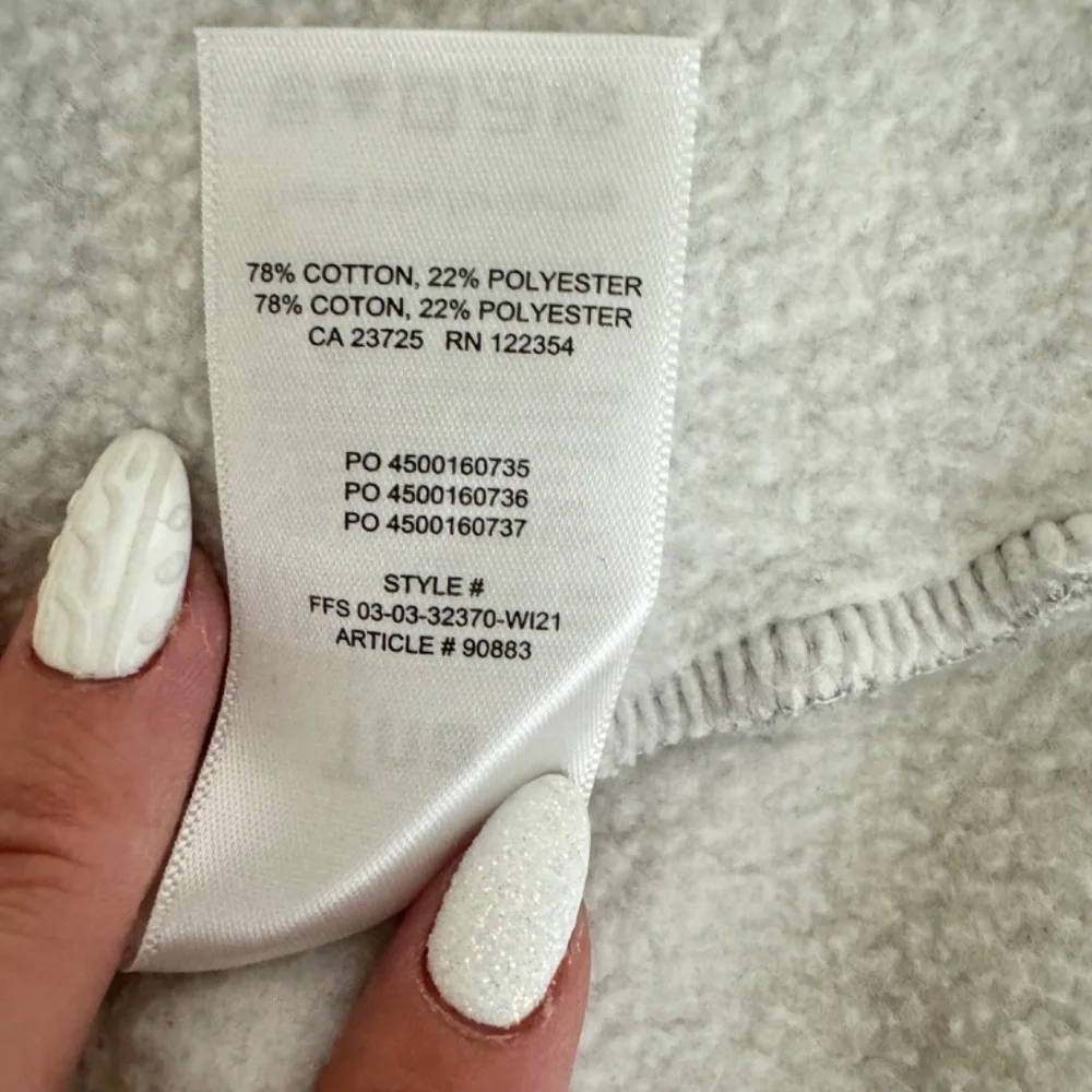 Aritzia Tna Cozy Fleece Perfect Cropped Sweatshirt - Picture 9 of 9